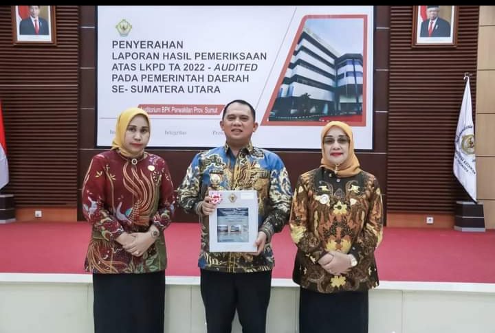Bupati Labuhanbatu Dr Erik Atrada bersama Wakil Bupati Hj Elya Rosa Siregar dan Ketua DPRD Labuhanbatu Meyka Riyanti Siregar. (IST)