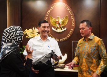 Wakil Gubernur (Wagub) Sumatera Utara (Sumut) Musa Rajekshah menemui Menteri Koordinator Bidang Kemaritiman dan Investasi (Menko Marves) Luhut Binsar Pandjaitan di Jakarta, Senin (8/5). Pada pertemuan yang juga dihadiri Ketua MPR RI sekaligus Ketua Umum IMI  Bambang Soesatyo.  (DISKOMINFO SUMUT)