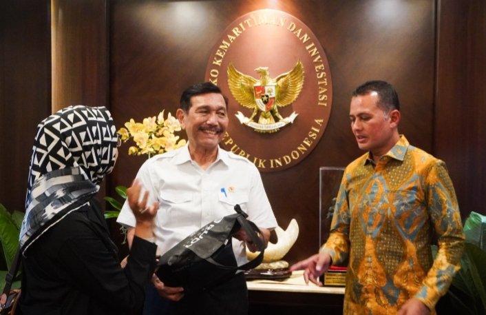 Wakil Gubernur (Wagub) Sumatera Utara (Sumut) Musa Rajekshah menemui Menteri Koordinator Bidang Kemaritiman dan Investasi (Menko Marves) Luhut Binsar Pandjaitan di Jakarta, Senin (8/5). Pada pertemuan yang juga dihadiri Ketua MPR RI sekaligus Ketua Umum IMI  Bambang Soesatyo.  (DISKOMINFO SUMUT)