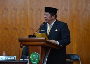 Wali Kota Padangsidempuan Irsan Nasution, menyampaikan, LKPJ Tahun Anggaran 2022 dan Rancangan Peraturan Daerah Tentang Pengelolaan Keuangan Daerah pada rapat Paripurna DPRD Padangsidempuan, Selasa (9/5). (IST)

Wali Kota Padangsidempuan Irsan Nasution, menyampaikan, LKPJ Tahun Anggaran 2022 dan Rancangan Peraturan Daerah Tentang Pengelolaan Keuangan Daerah pada rapat Paripurna DPRD Padangsidempuan, Selasa (9/5). (IST)



Wali Kota Padangsidempuan Irsan Nasution, menyampaikan, LKPJ Tahun Anggaran 2022 dan Rancangan Peraturan Daerah Tentang Pengelolaan Keuangan Daerah pada rapat Paripurna DPRD Padangsidempuan, Selasa (9/5). (IST)