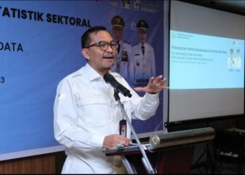 Kepala Dinas Komunikasi dan Informatika (Kominfo) Provinsi Sumatera Utara (Sumut) Ilyas Sitorus  membuka kegiatan Pemutakhiran Usulan Daftar Data Pra Forum Satu Data di Lingkungan Pemprov Sumut di Ruang Jamin Ginting Le Polonia Hotel & Convention, Jalan Sudirman Nomor 14 Medan, Kamis (11/5). (DISKOMINFO SUMUT)