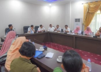Wali Kota Padangsidempuan Irsan Nasution, terima Audiensi Sales Branch Manager Rayon III Pertamina Sibolga di ruang rapat kerja wali kota, Rabu (17/05). (IST)