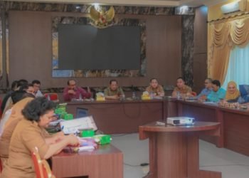 Wali Kota Padangsidempuan Irsan Nasution saat memimpin rapat Organisasi Perangkat Daerah (OPD). (IST)