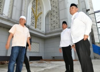 Gubernur Sumatera Utara (Sumut) Edy Rahmayadi melaksanakan rapat pembangunan Masjid Agung Medan, di Ruang Rapat Masjid Agung, Jalan Pangeran Diponegoro Medan, Selasa (29/5/2023). (Diskominfo Sumut)
