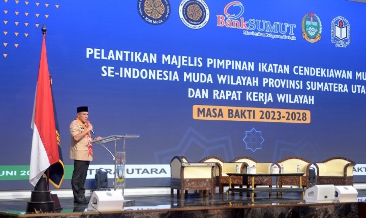 Gubernur Sumatera Utara (Sumut) Edy Rahmayadi menghadiri dan memberi motivasi pada para peserta pelantikan Majelis Pimpinan Ikatan Cendikiawan Muslim se-Indonesia Muda (ICMI Muda) Wilayah Provinsi Sumut masa bakti 2023-2028 di Aula Raja Inal Siregar lantai 2 Gedung Kantor Gubernur Sumut Jalan Diponegoro Nomor 30 Medan, Senin (12/6).(Diskominfo Provsu)