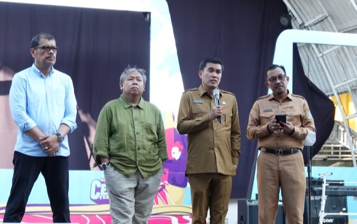 Kepala Biro Perekonomian Setdaprov Sumut Naslindo Sirait saat konferensi pers yang diselenggarakan Dinas Komunikasi dan Informatika (Diskominfo) di Komplek PRSU Jalan Gatot Subroto Medan, Selasa (13/6).  (DISKOMINFO SUMUT)