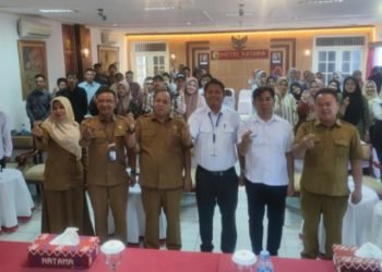 Plt. Kepala BBPSDMP Kominfo Medan, Yusrizal, S.Kom, M.Eng dan Kadis Kominfo Padangsidimpuan Nurcahyo foto bersama pada acara P
VSGA. (IST)
