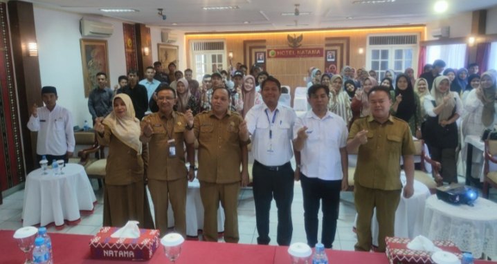 Plt. Kepala BBPSDMP Kominfo Medan, Yusrizal, S.Kom, M.Eng dan Kadis Kominfo Padangsidimpuan Nurcahyo foto bersama pada acara P
VSGA. (IST)