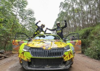 Pereli tuan rumah yang juga Wakil Gubernur (Wagub) Sumatera Utara (Sumut) Musa Rajekshah, dengan navigatornya Hervian Soejono, keluar sebagai juara umum setelah dua leg KFC Danau Toba Rally 2023 berakhir pada Minggu (25/6). (DISKOMINFO SUMUT)