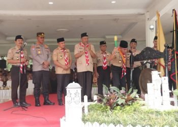 Gubernur Sumatera Utara (Sumut) Edy Rahmayadi sebagai pembina upacara sekaligus membuka secara resmi Raimuna Daerah Gerakan Pramuka Sumatera Utara VIII Tahun 2023 di Alun - Alun Tengku Amir Hamzah, Jalan Proklamasi, Kwala Bingai, Kecamatan Stabat, Kabupaten Langkat, Selasa (4/7). (DISKOMINFO SUMUT)