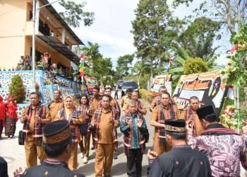 Tim penilai dari Provinsi Sumatera Utara disambut dengan tortor oleh tokoh adat dan masyarakat Desa Paran Padang, Kecamatan Sipirok. (IST)