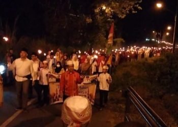 Puluhan ribu peserta pawai obor memeriahkan penyambutan Tahun Baru Islam 1 Muharram 1445 H di Kabupaten Tapsel. (IST)