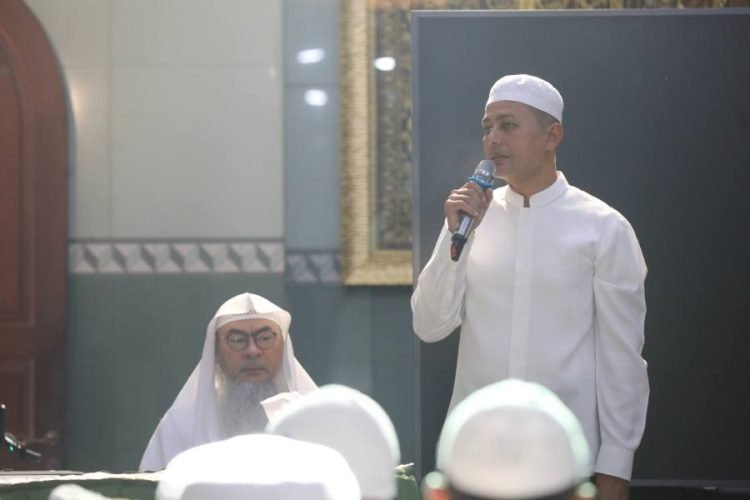 Wakil Gubernur (Wagub) Sumatera Utara (Sumut) Musa Rajekshah menghadiri pengajian bertajuk 'Senja Bersama Ulama dan Umara' oleh Sheikh Assim al-Hakeem di Masjid Al-Musannif Jalan Cemara, Deliserdang, Selasa (25/7).  (DISKOMINFO SUMUT)