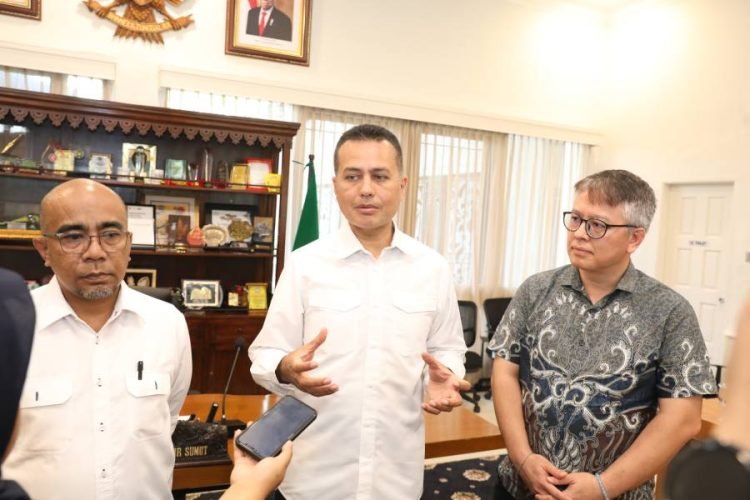 Wakil Gubernur (Wagub) Sumatera Utara (Sumut) Musa Rajekshah memimpin rapat persiapan dua seri Asia Pasific Rally Championship (APRC) Danau Toba 2023, di Rumah Dinas Wagub, Jalan Teuku Daud, Medan, Kamis (27/7). (DISKOMINFO SUMUT)