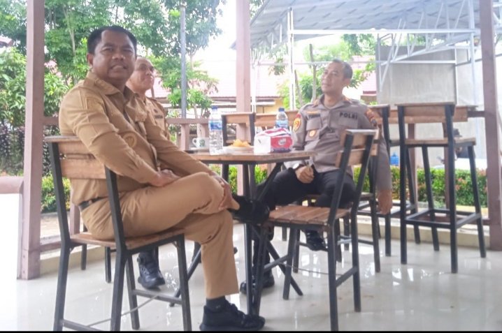 Bupati Darma Wijaya didampingi Kapolres Sergai AKBP Oxy Yudha Pratesta dan Sekda kab Faisyal Hasyrimi usai meninjau lapangan Tembak. (IST)