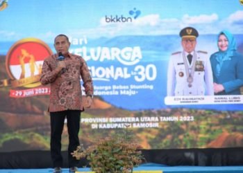 Gubernur Sumatera Utara (Sumut) Edy Rahmayadi menghadiri puncak perayaan Hari Keluarga Nasional (Harganas) ke-30 Tingkat Provinsi Sumut di lapangan Desa Ulos Lumban Suhi-suhi Kecamatan Pangururan,  Kabupaten Samosir, baru-baru ini.   (Diskominfo Provsu)