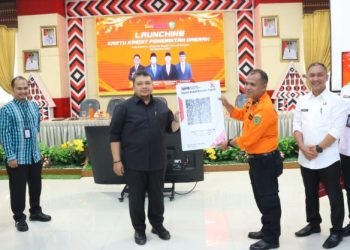 Bupati Tapsel Dolly Pasaribu lonching gerakan Dompet Peduli Bencana Kabupaten Tapanuli Selatan (Dompak), Rabu (23/8/2023), di aula lantai III kantor bupati. (IST)