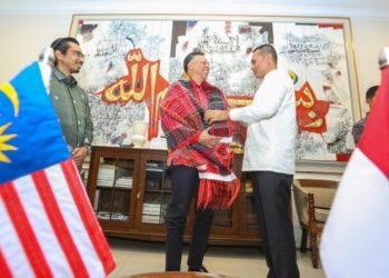 Wakil Gubernur (Wagub) Sumatera Utara (Sumut) Musa Rajekshah menyambut kunjungan Duta Besar (Dubes) Malaysia untuk Indonesia, Dato' Syed Mohamad Hasrin bin Tengku Hussin di Rumah Dinas Jabatan Wagub, Jalan Teuku Daud, Medan, Kamis (24/8). (DISKOMINFO SUMUT)