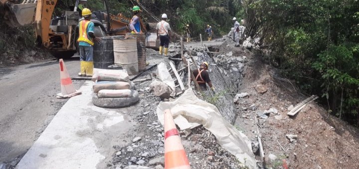 PT PLN (Persero)  PLTA Asahan 3 telah merampungkan pekerjaan pembuatan Tembok Penahan Tanah Tanah dan tembok pengaman bagi pengguna jalan di area bekas jalan longsor pada ruas jalan provinsi jurusan Pulau Raja- Porsea di perbatasan Desa Meranti Timur, Toba dengan Desa Marjanji Aceh, Asahan. (IST)