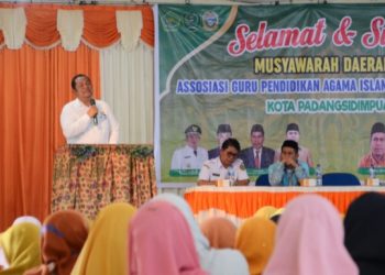 Wali Kota Padangsidimpuan Irsan Nasution memberikan sambutan di Musyawarah AGPAII Kota Padangsidimpuan. (IST)