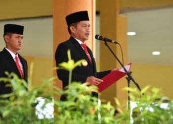 Pj Gubernur Sumatera Utara (Sumut) Hassanudin saat menjadi inspektur Upacara Peringatan Hari Agraria dan Tata Ruang Nasional (HANTARU) ke-63 yang diselenggarakan oleh Kanwil Badan Pertanahan Nasional Provinsi Sumut, di Lapangan Astaka Jalan Willem Iskandar Kabupaten Deliserdang, Senin (25/9). (Diskominfo Sumut)