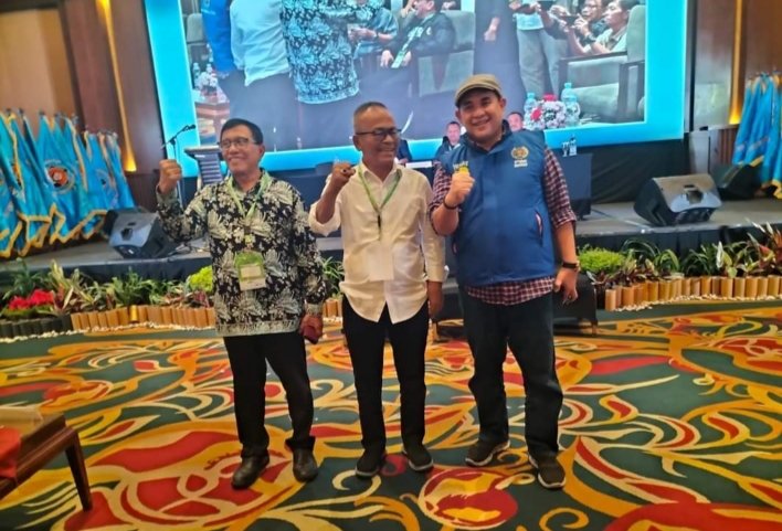 Ketua Umum PWI Hendry CH Bangun (kiri). (IST)