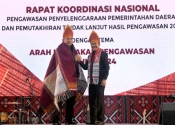 Sekdaprov Sumut Arief S Trinugroho menghadiri pembukaan Rapat Koordinasi Nasional (Rakornas) Pengawasan Penyelenggaraan Pemerintah Daerah dan Pemutakhiran Tindak Lanjut Hasil Pengawasan Tahun 2023 yang dibuka oleh Inspektur Jenderal Kemendagri RI Tomsi Tohir di Grand Ballroom Hotel Santika Premiere Dyandra, Jalan Kapten Maulana Lubis, Medan, Senin malam (9/10/2023). (Diskominfo Sumut).