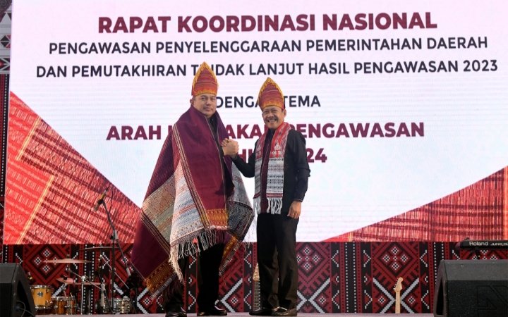 Sekdaprov Sumut Arief S Trinugroho menghadiri pembukaan Rapat Koordinasi Nasional (Rakornas) Pengawasan Penyelenggaraan Pemerintah Daerah dan Pemutakhiran Tindak Lanjut Hasil Pengawasan Tahun 2023 yang dibuka oleh Inspektur Jenderal Kemendagri RI Tomsi Tohir di Grand Ballroom Hotel Santika Premiere Dyandra, Jalan Kapten Maulana Lubis, Medan, Senin malam (9/10/2023). (Diskominfo Sumut).