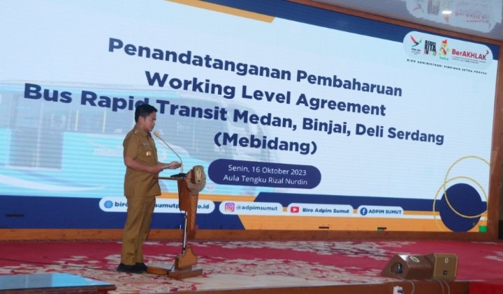 Penjabat (Pj) Gubernur Sumatera Utara (Sumut) Hassanudin menandatangani Pembaharuan Working Level Agreement (WLA) Bus Rapid Transit Medan, Binjai, Deliserdang (Mebidang) di Aula Tengku Rizal Nurdin, Rumah Dinas Gubernur Sumut Jalan Sudirman Nomor 41 Medan, Senin (16/10).(Diskominfo Provsu)