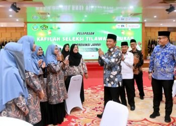 Pj Gubernur Sumut Hassanudin melepas Kafilah Sumut yang akan mengikuti Seleksi Tilawatil Qur'an Nasional Tahun 2023 di Provinsi Jambi, di Aula Tengku Rizal Nurdin, Rumah Dinas Gubernur Sumut, Jalan Sudirman No. 41 Medan, Kamis (26/10/2023). (Diskominfo Sumut)