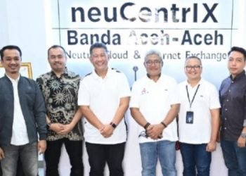 Dari Kiri ke Kanan) Ketua Pengurus Wilayah APJII Sumatra Utara-Aceh 
Ferdiansyah; Komisaris PT Acehlink Media Muhammad Rusdi; Direktur Wholesale & 
International Service Telkom Bogi Witjaksono; Direktur Network & IT Solution Telkom Herlan Wijanarko; General Manager Witel Aceh Teuku Fauzan; Direktur PT Acehlink Media Ikhsan saat peresmian neuCentrIX Banda Aceh, beberapa waktu lalu. (IST)