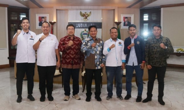 Penjabat (Pj) Gubernur Sumatera Utara (Sumut)  Hassanudin menerima kunjungan Pengurus Ikatan Cendikiawan Muslim Indonesia (ICMI) Muda Pusat di Kantor Gubernur Sumut Jalan Diponegoro Nomor 30 Medan, Kamis (26/10). (Diskominfo Sumut)