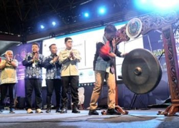 Pj. Gubernur Sumut Hassanudin menghadiri Deklarasi Sejuta Satgas Pelajar, Mahasiswa Masyarakat Antinarkoba Indonesia yang diselenggarakan oleh Ikatan Cendekiawan Muslim Indonesia (ICMI) Muda di Gedung Serbaguna Pemprov Sumut, Jalan Williem Iskandar, Deliserdang, Sabtu (28/10/2023). (Diskominfo Sumut)
