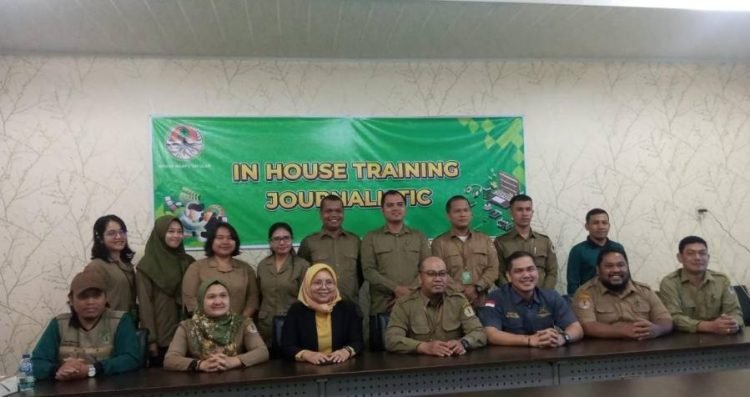 Pemerintah Provinsi (Pemprov) Sumatera Utara (Sumut) melalui Dinas Komunikasi dan Informatika (Diskominfo) Sumut bersama Kejaksaan Negeri Medan menggelar acara In House Training Journalistic di Kantor Balai Pengelolaan Daerah Aliran Sungai (BPDAS) dan Hutan Lindung Wampu Sei Ular, Jalan SM Raja Nomor 14, Medan Amplas, Selasa (24/10).  (DISKOMINFO SUMUT)