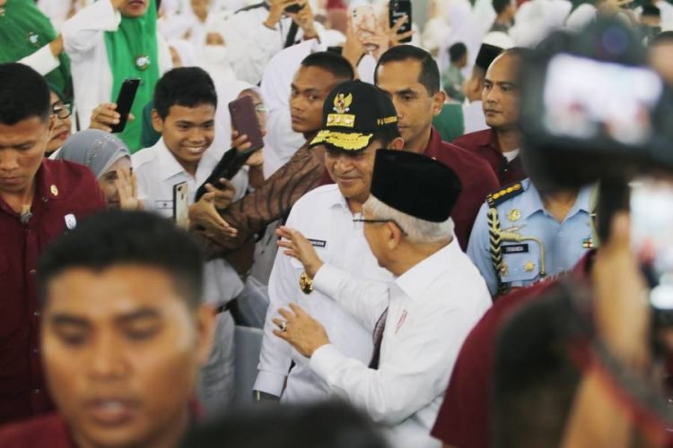 Penjabat (Pj) Gubernur Sumatera Utara (Sumut) Hassanudin mendampingi Wakil Presiden (Wapres) Republik Indonesia Ma'ruf Amin pada acara Ikrar Merajut Keberagaman Nusantara dari Sumatera Utara yang diselenggerakan oleh Jam'iyah Batak Muslim Indonesia (JBMI) di Gedung Serbaguna Sumut Jalan Williem Iskandar Nomor 9, Deliserdang, Kamis (19/10).(Diskominfo Provsu)