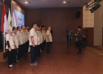 Penjabat (Pj) Gubernur Sumatera Utara (Sumut) Hassanudin mengukuhkan Satuan Tugas (SATGAS) Sekolah Bersih Narkoba (BERSINAR) dan membuka Sosialisasi Pencegahan Narkoba di Lingkungan Satuan Pendidikan SMA/SMK se Sumateta Utara di Auditorium Kampus Poli Tehnik Wilmar Bisnis Indonesia Jalan Warakauri, Kecamatan Percut Seituan, Deliserdang, Jumat (20/10). (Diskominfo Sumut)