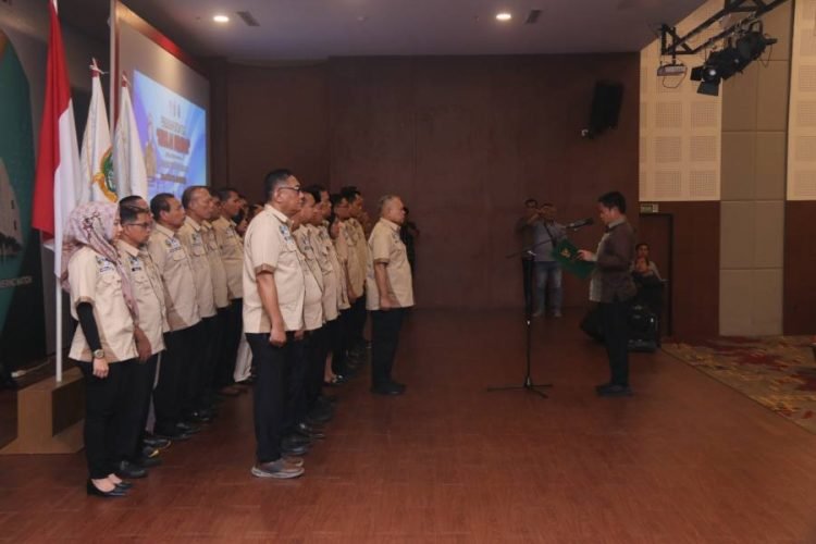 Penjabat (Pj) Gubernur Sumatera Utara (Sumut) Hassanudin mengukuhkan Satuan Tugas (SATGAS) Sekolah Bersih Narkoba (BERSINAR) dan membuka Sosialisasi Pencegahan Narkoba di Lingkungan Satuan Pendidikan SMA/SMK se Sumateta Utara di Auditorium Kampus Poli Tehnik Wilmar Bisnis Indonesia Jalan Warakauri, Kecamatan Percut Seituan, Deliserdang, Jumat (20/10). (Diskominfo Sumut)