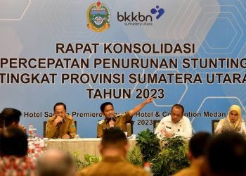 Pj Gubernur Sumatera Utara (Sumut) Hassanudin didampingi Sekdarov Sumut Arief S Trinugroho memimpin Rapat Konsolidasi Percepatan Penurunan Stunting Tingkat Provinsi Sumut di Hotel Santika Dyandra, Jalan Kapten Maulana Lubis, Medan, Selasa (24/10).
(Diskominfo Sumut)