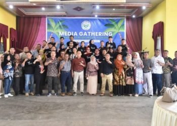 Media gathering Unimed dengan sejumlah wartawan.