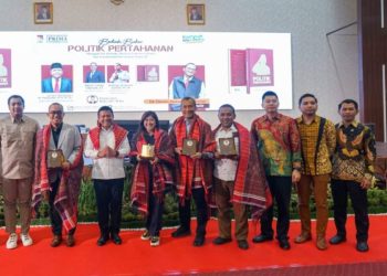 Bedah Buku 'Politik Pertahanan’ yang ditulis Dr Dahnil Azhar Simanjuntak di UNPRI menghadirkan Wakil Menteri Pertahanan Republik Indonesia Letjen TNI (Purn) Muhammad Herindra MA MSc dan foto bersama. 