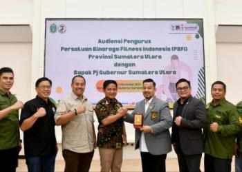 PJ Gubernur Sumatera Utara (Sumut) Hassanudin didampingi Kepala Dinas Kepemudaan dan Keolahragaan (Dispora) Sumut Baharuddin Siagian menerima kunjungan pengurus Persatuan Binaraga Fitness  Indonesia (PBFI) Provinsi Sumut di Rumah Dinas Gubernur Sumut Jalan Sudirman 41. Medan, Sabtu (4/11). (Diskominfo Sumut)