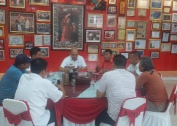 Ketua DPC PDIP Taput Dr. Nikson Nababan saat menerima audensi pengurus dan anggota PWI Bonapasogit, Rabu (08/11/2023). (IST)