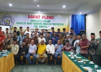 Penanggungjawab PB MABMI H.Syah Affandin, SH bersama Pengurus PB MABMI usai Rapat Pleno di Hotel Madani Jalan Sisingamangaraja Medan. (IST)