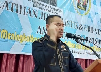 Ketua PWI Sumut Farianda Putra Sinik, SE saat menyampaikan kata sambutannya. (IST)