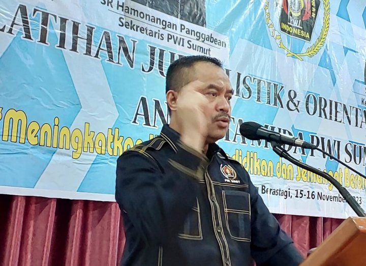 Ketua PWI Sumut Farianda Putra Sinik, SE saat menyampaikan kata sambutannya. (IST)