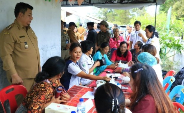 Bupati Samosir berkantor di Desa Ronggur Nihuta. (Suriono Brandoi)