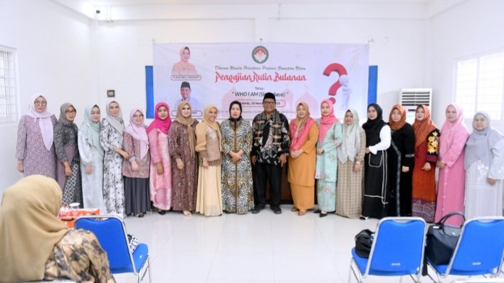 Dharma Wanita Persatuan (DWP) Provinsi Sumut menggelar pengajian rutin bulanan dengan Penceramah Ustaz Sariman Al-Faruq yang diselenggarakan di Aula Kantor Dharma Wanita Persatuan Provinsi Sumut, Jalan Cik Ditiro, Medan, Kamis (23/11/2023). (Diskominfo Sumut)