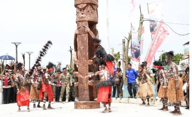 Peresmian Totem dunia di Waterfront City Pangururan. (Suriono Brandoi)