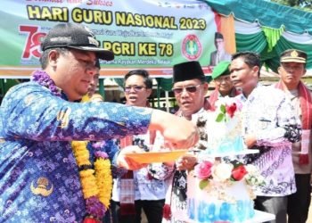 Peringatan Hari Guru di Kabupaten Samosir. (Suriono Brandoi)