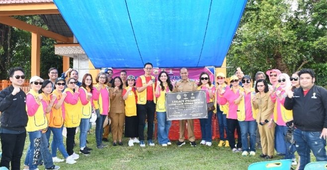 Serahterima pompa solar panel di Desa Sigaol Simbolon. (Suriono Brandoi)